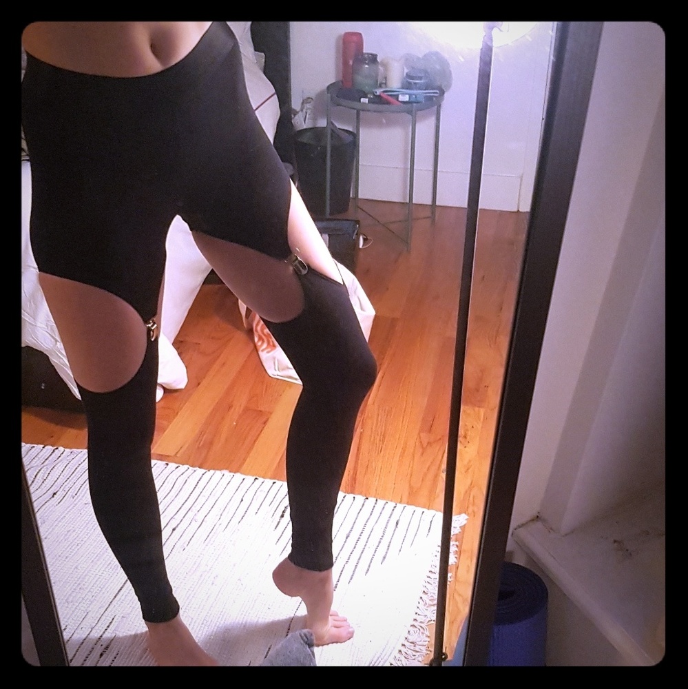 Super cool leggings with suspender